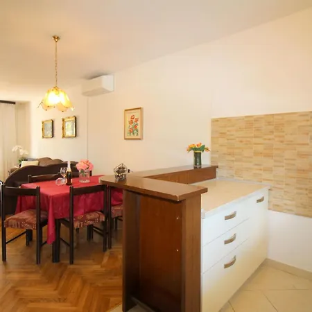 Pinia In Strandnaehe Mit Garten By Interhome * Porec