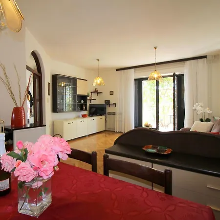 Pinia In Strandnaehe Mit Garten By Interhome Vakantiehuis Poreč