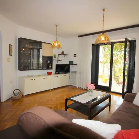 Pinia In Strandnaehe Mit Garten By Interhome Vakantiehuis Poreč