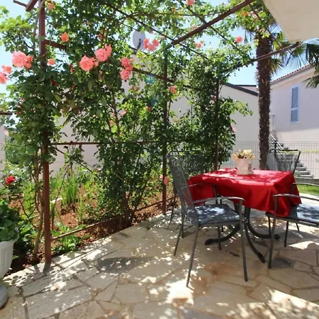Vakantiehuis Pinia In Strandnaehe Mit Garten By Interhome