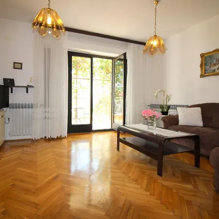 Pinia In Strandnaehe Mit Garten By Interhome * Porec