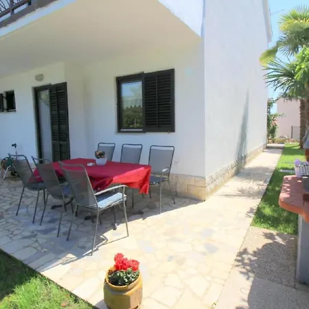 Holiday home Pinia In Strandnaehe Mit Garten By Interhome *
