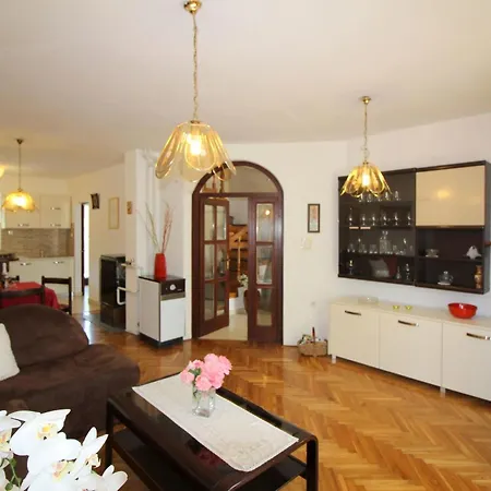 Pinia In Strandnaehe Mit Garten By Interhome Vakantiehuis Poreč